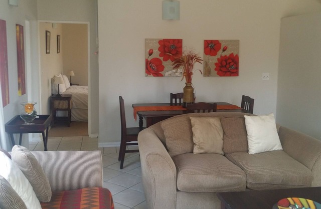 Kingfisher Cottage in The Bird Garden