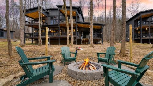 Kings Crown by AvantStay Indoor Pool Hot Tub Firepit Theater All-Season Retreat