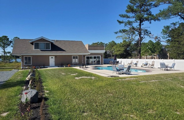 Kingsbay Dockside Waterfront House