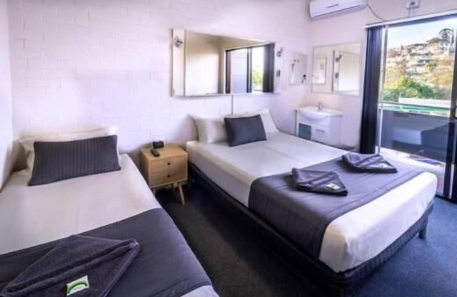 Kingsford Riverside Inn
