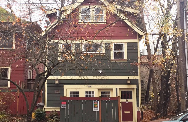 KInley Manor Loft Apartment.Portland's Most Talked About, Well-Kept Secret!