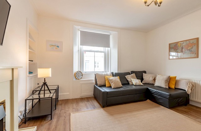 Kinness Place (No 6)
