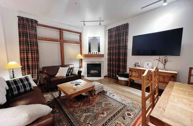 Kintla Lodge: Ski-in/Ski-out