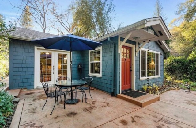 Kismet Cottage Murphys; creek side tranquility!nn