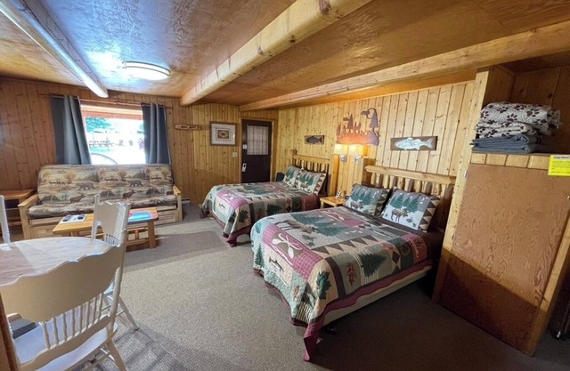 Kitchenette - Spacious Room with Full Kitchen - Melrose MT