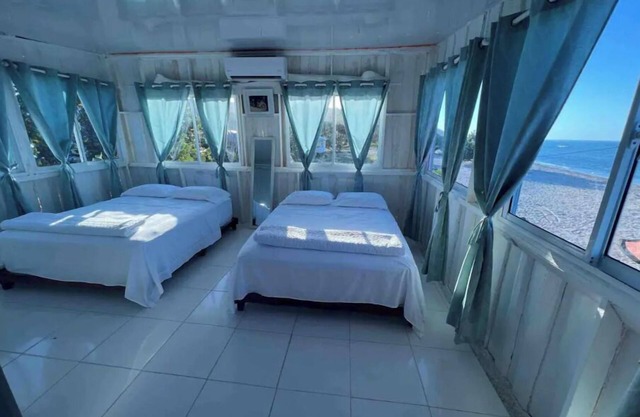 Kiters Must See! Lovely loft, Beach Front perfect!