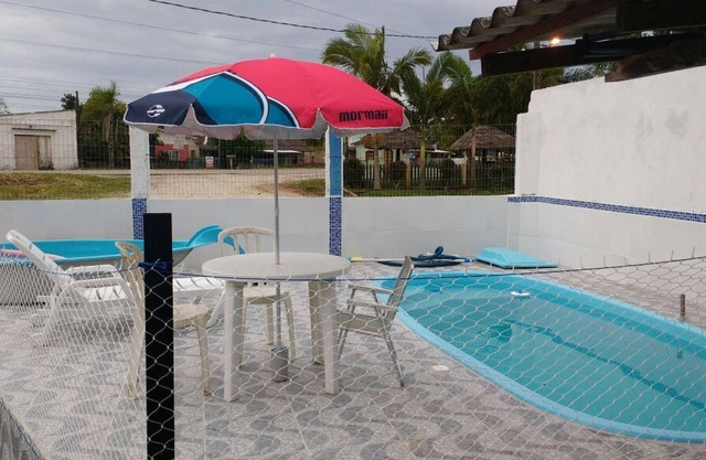 Kitnet Guaratuba on the main avenue 4 qdras do mar kitnet p 2 or up to 8 people.