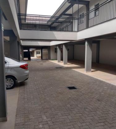 KITNET PROX AO CENTRO - AR COND, WI-FI e ESTACIONAMENTO GRATIS