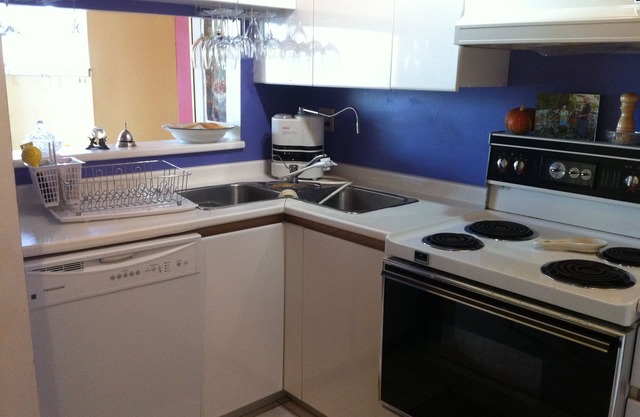 Kits beach garden apartment. PETS+Children Welcome