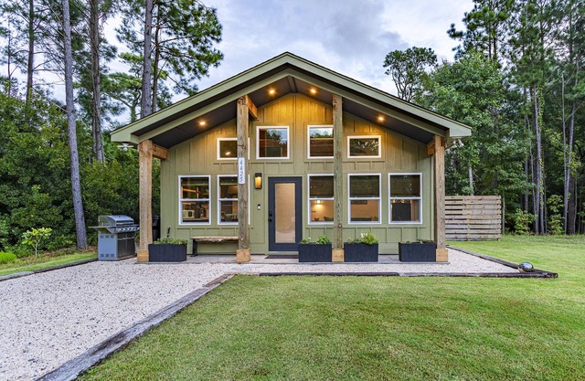 Kitty Hawk Reserve OBX Tiny House! Hot Tub & Beach included!
