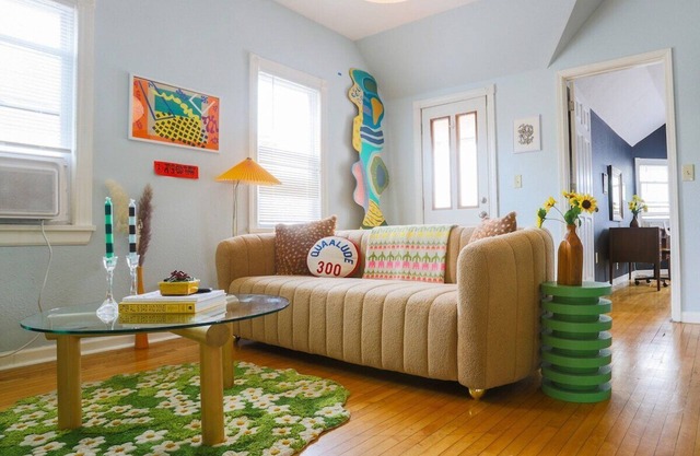 KK Upper · 2BR Sunny Upper in Prime Bay View - w/Parking