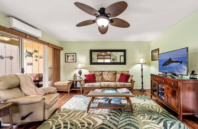 Kksr#48 Beautiful Townhome, Steps from the Pool/Beach, Remodeled, AC in unit!