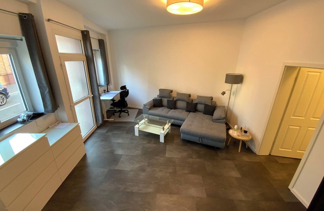 KL06: Stylish Downtown Apartment w/AC – Walk to Everything!