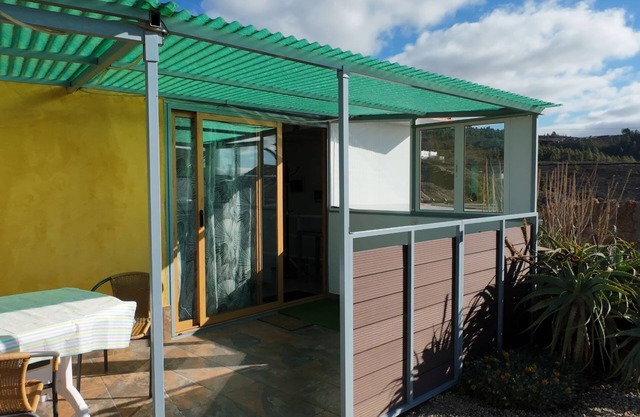 Kleines Ruhiges Duplex Ferienhaus mit Sonnenterasse , Garten und Liegeflaeche