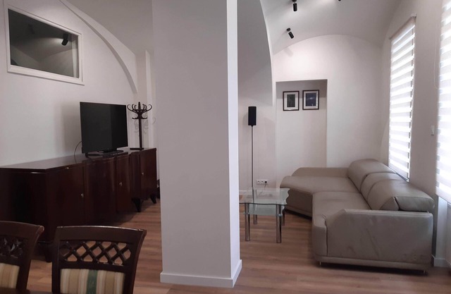 Klimt2 – spacious 2-bedroom apt in Bielsko center, ideal for families & groups