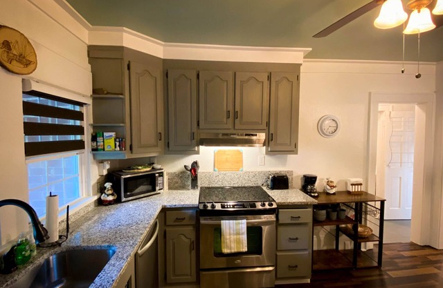 KnightPlace - The Irene - 2BD/1BA Apartment in Duplex - Near Mercer University