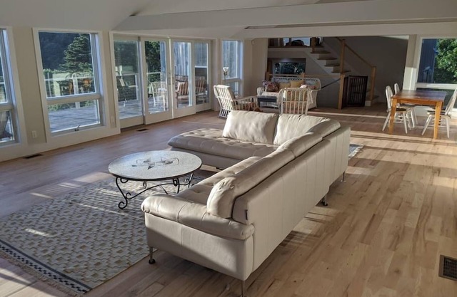 Knockout Modern, open water views, walk 2 beach