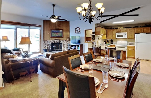Knockout Mountain décor condo, turning it into a cozy paradise!