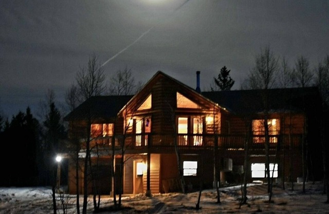Knotty Fox 6 Bed Cabin Retreat Hot Tub Pool PingPong Gaming Arcade StarLink WiFi