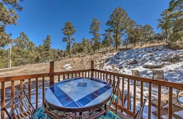 'Knotty Pine' Cabin w/ Private Hot Tub