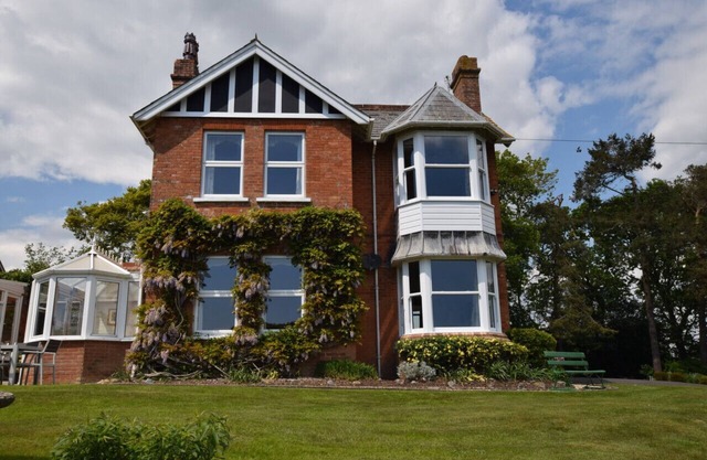 Knowles - Seven Bedroom House, Sleeps 13