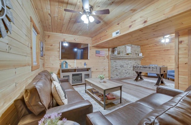 Kodak Getaway with Covered Decks and Game Room!