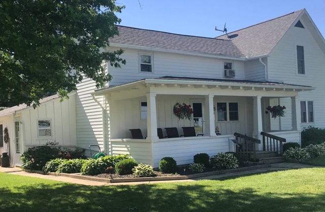 Koelsch Farm Homestead Cottage, Experience Farm Living, Great for Families!