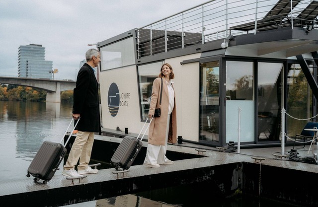 Komforturlaub im Hybrid-Hausboot auf der Saar