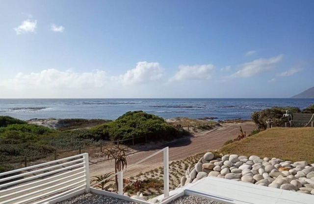 Kommetjie Ocean Sanctuary, Uninterupted extensive sea and mountain views