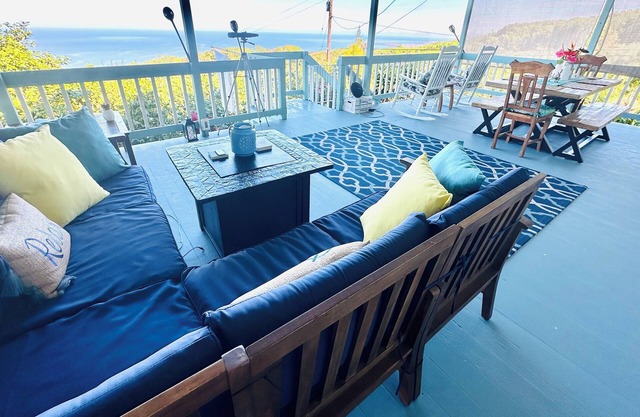 Kona coffee farm retreat, with full ocean views near Kailua Kona!