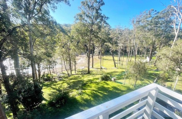 Kookabana, is a peaceful Lakefront getaway,kayaks,wi-fi on SmithsLake