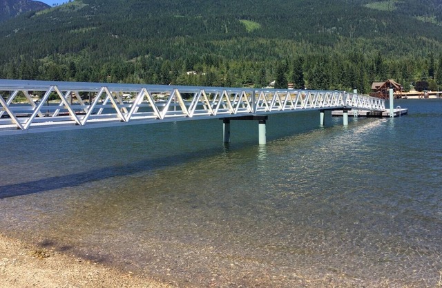 Kootenay Lake Cottage on the Beach-Pet Friendly-Sleeps 4