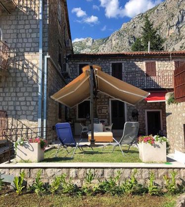 Kotor apartments, Ljuta