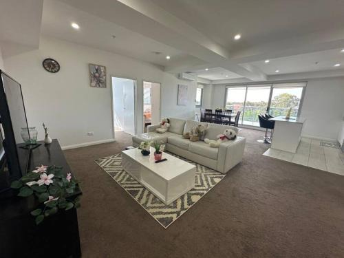 KozyGuru/Blacktown/3 Bedroom APT/NBL005