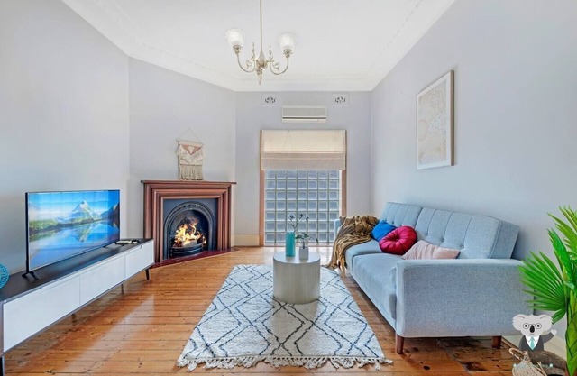 KozyGuru | Campsie | Oldie-Goodie Look 4 Bed House