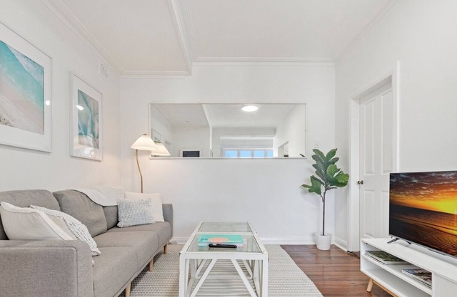 KozyGuru | Kirribilli | Opera House View 2 Bed Apt