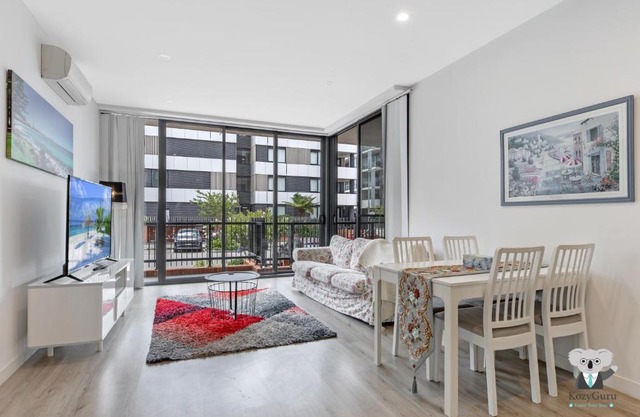 KOZYGURU Penrith Cosy 2BED 2BATH APT + FREE Parking NPE081