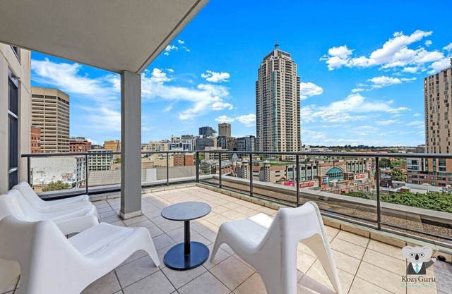 KozyGuru | Sydney Cbd 2 Bed Apt | City View
