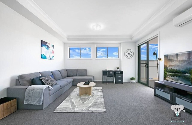 KOZYGURU | Wentworthville | Kozy 2 Bed 1 Bath APT | Street Parking