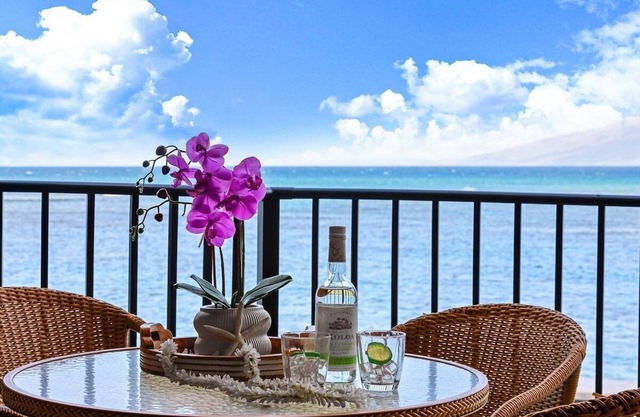 KR 215 Breathtaking Oceanfront 1BD Maui Condo