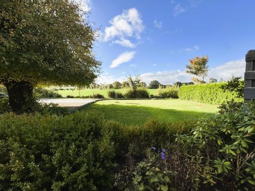 Krischan - ruhige FeWo mit Garten, nur 5 km zum Strand