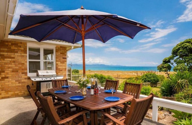 Kuaotunu Beach House - At the Beach, Lukes, Cafe & Store