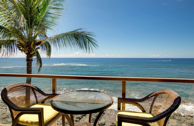 Kuhio Shores 415 Top Floor Oceanfront Condo with new central a/c