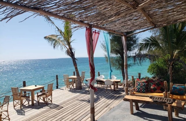 Kusini Beach Bungalows