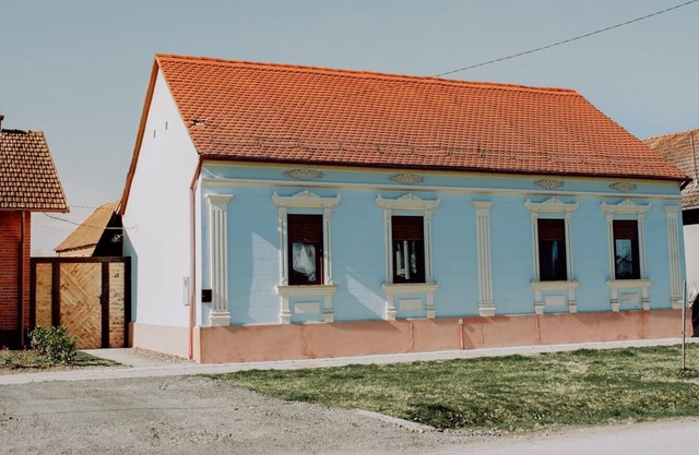 Kuzmanovi Dvori in Stitar
