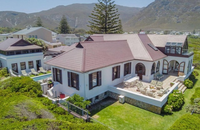 Kwaaiwater Heritage House | Luxury Coastal Villa in Hermanus