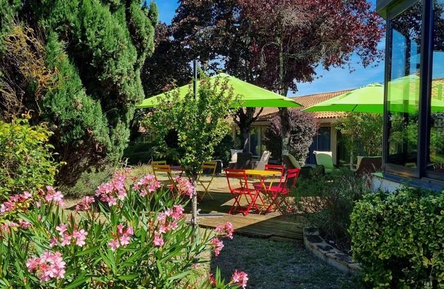 Kyriad Angoulême Nord Champniers - Hôtel & Résidence