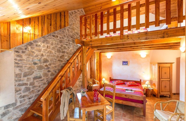 L'Abondance family room private