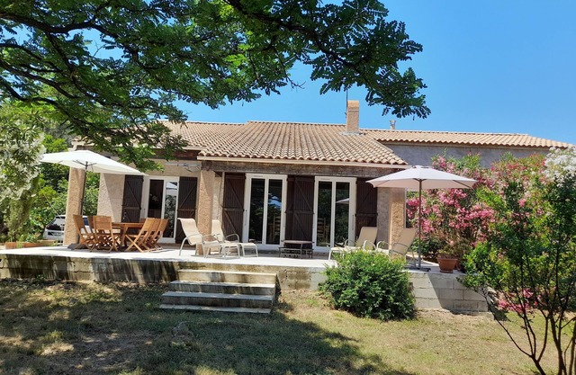 l'ASCOSU, spacious villa between sea and mountains