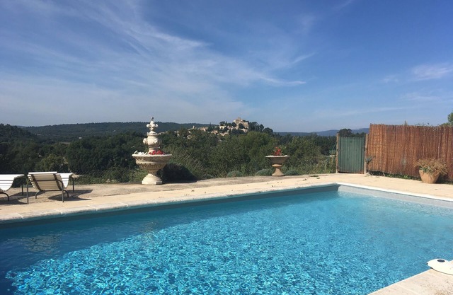 L'Eden 2-star holiday home for 2 people overlooking the village of Ansouis